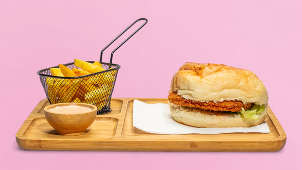 Chicken Burger me Pomfrit