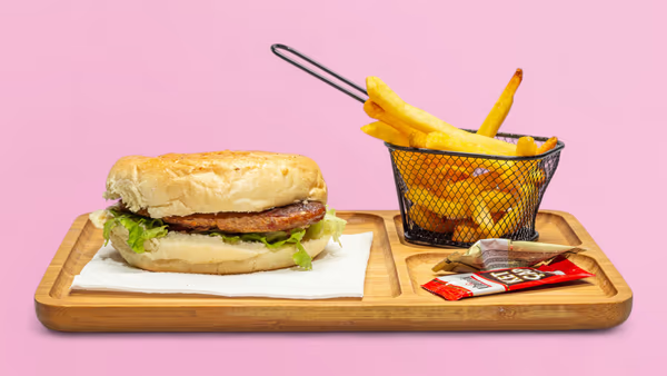 Hamburger me Pomfrit